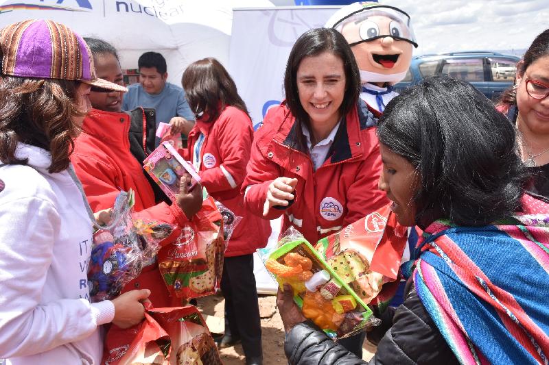 ABEN y Rosatom celebran el espíritu navideño con la entrega de regalos a los niños de 6 Urbanizaciones de Parcopata de la ciudad de El Alto